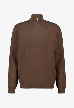 Suéter marrón de cuello alto, con cremallera de media longitud, puños acanalados y dobladillo inferior. Tejido de punto suave con una textura lisa.