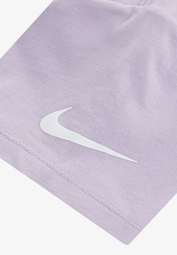 ESSENTIALS TEE - Print T-shirt - doll3