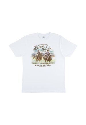 Hvid T-shirt med grafik af to cowboys, der rider på heste, samt teksten "Yellowstone Dutton Ranch, Montana USA, Founded 1886" på forsiden.
