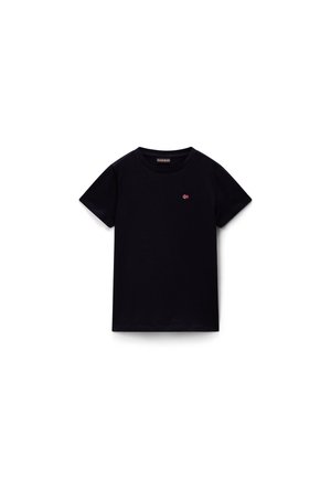 Schwarzes Baumwoll-T-Shirt mit rundem Hals, kurzen Ärmeln und einem kleinen rot-weißen norwegischen Flaggenemblem auf der Brust.