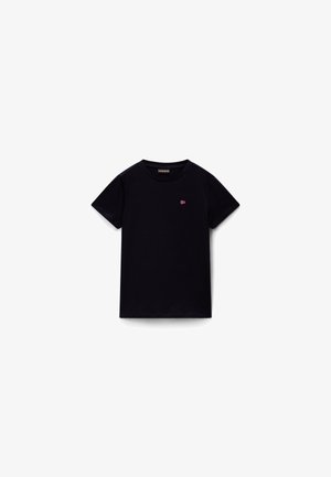 Schwarzes Baumwoll-T-Shirt mit rundem Hals, kurzen Ärmeln und einem kleinen rot-weißen norwegischen Flaggenemblem auf der Brust.