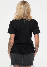 Paradiso Clothing LIAM GALLAGHER C'MON YOU KNOW UNISEX - Print T-shirt - black