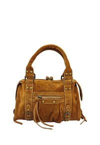 Sac à main en suède beige avec une forme structurée, des poignées courtes, une poche zippée à l'avant et des accents en laiton décoratifs.