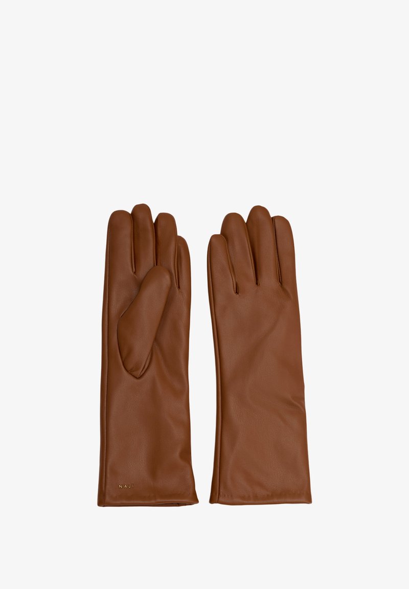 Bruine leren handschoenen met een gladde textuur, voorzien van vijf vingers en een aansluitend ontwerp. Accenten omvatten een minimale branding bij de pols.