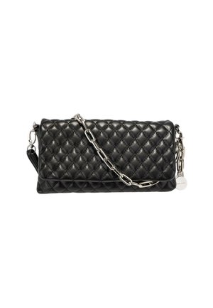 Schwarze, gesteppten Lederhandtasche mit rechteckiger Form, ausgestattet mit einem silbernen Kettenhenkel und einem kleinen Anhänger. Texturierte Oberfläche mit Rautenmuster.