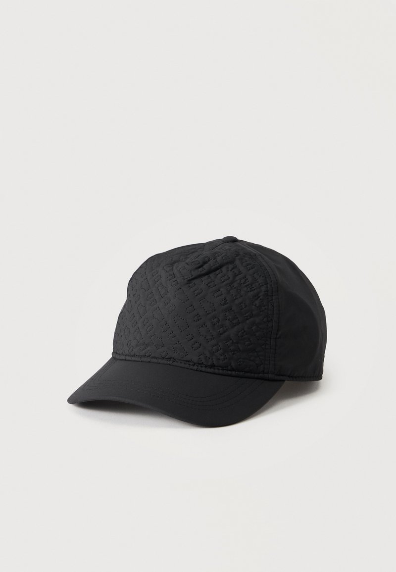 Casquette de baseball noire avec visière courbée et motif gaufré discret, présentée sur fond blanc uni.