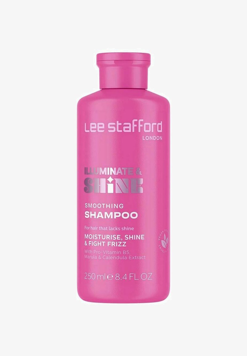 Roze plastic fles van Lee Stafford Smoothing Shampoo, met witte en zilveren tekst. Bevat 250 ml, heeft een ronde vorm en een flip-top dop.