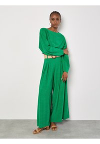 Apricot CROP BATWING OPEN BACK - Camicetta - green