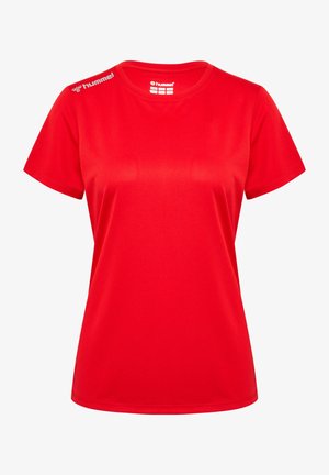 Červené sportovní tričko s krátkým rukávem a kulatým výstřihem, s bílým logem "hummel" na levém rameni a uvnitř límce.