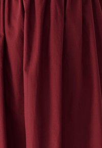 Neizvēlēts, burgundy