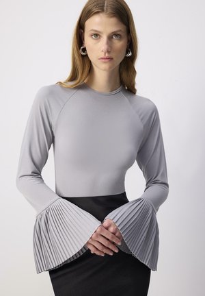 Long sleeved top - grey