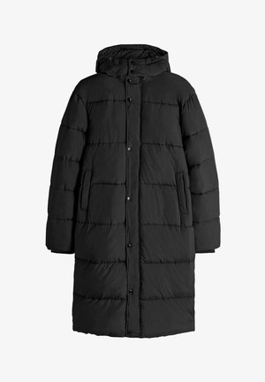 Schwarze Daunenjacke mit Kapuze, ausgestattet mit einem gesteppten Design, Druckknopfverschlüssen und Seitentaschen. Der Stoff wirkt glatt und isoliert.