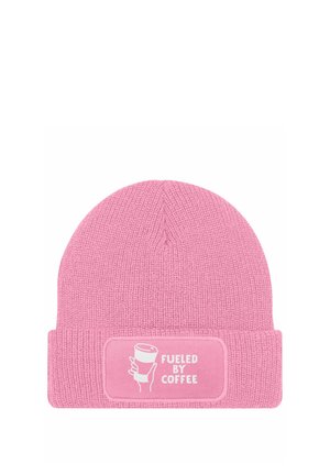 MIT PATCH SPRUCH FUELED BY COFFEE - Beanie - rosa