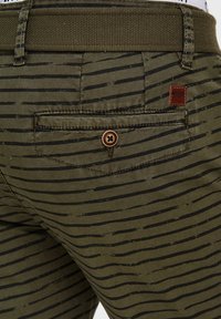 ARROYO - Shorts - army