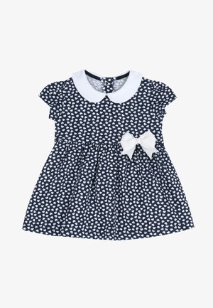 Abito navy con motivi a cuore bianchi, maniche corte, colletto bianco e un fiocco decorativo bianco. Design con gonna a ruota e tessuto arricciato.