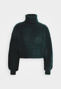 Dunkelgrüner, verkürzter Pullover mit gerippter Textur, hohem Rollkragen und weiten Ärmeln. Weiches Strickmaterial und keine sichtbaren Muster oder Akzente.