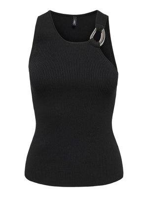 Top negro sin mangas con tejido acanalado y una tira gruesa que presenta un gran anillo de metal plateado cerca del hombro.