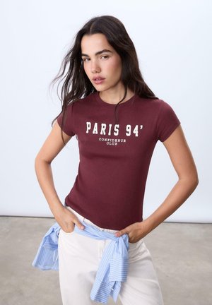 FITTED SLOGAN - Printtipaita - dark red