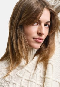 GANT CABLE - Strickpullover - cream