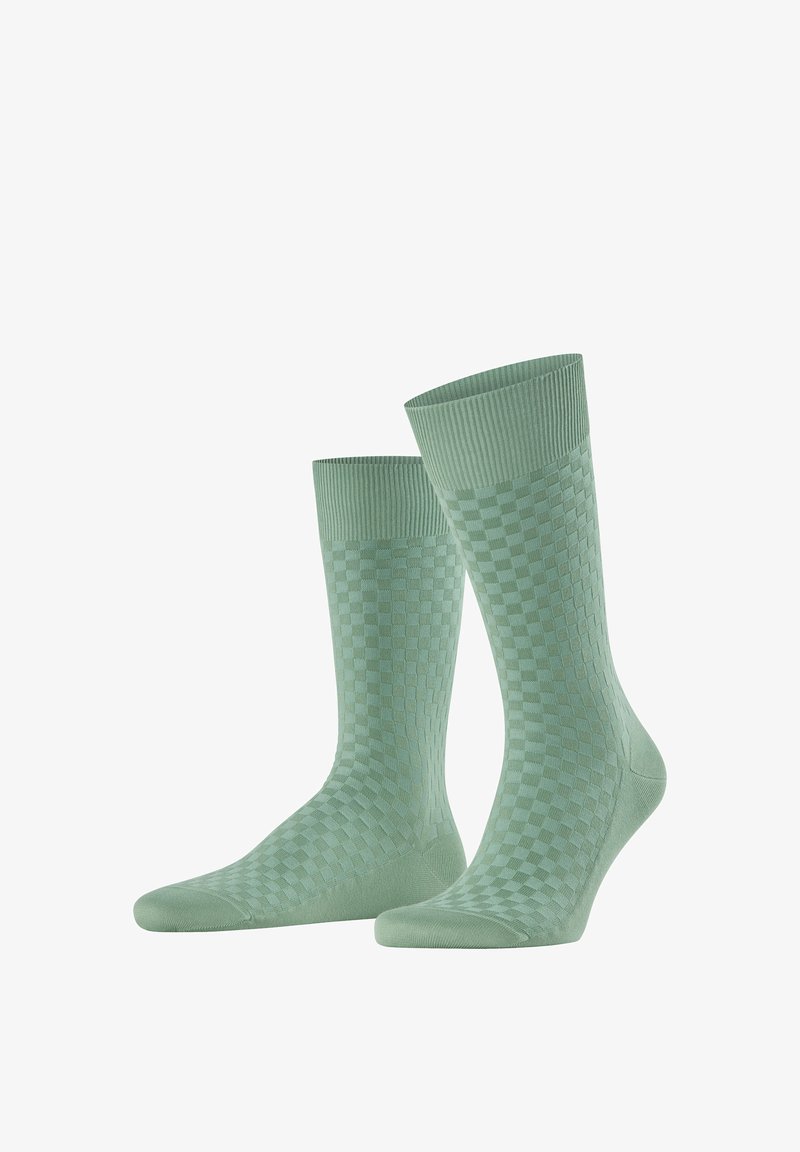 Paar mintgrüne Sneakersocken mit einem dezenten Schachbrettmuster und gerippten Bündchen, aufrecht stehend vor weißem Hintergrund angezeigt.