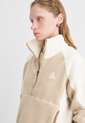 - Bluza z polaru