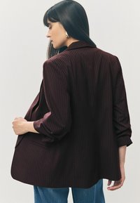 Next RUCHED SLEEVE - Krátký kabát - burgundy striped