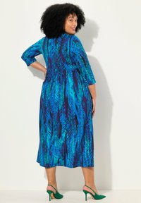 Ulla Popken ABSTRACT LEAF PRINT 3/4 SLEEVE - Robe en jersey - teal
