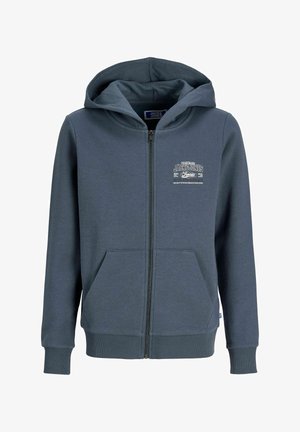 Granatowa bluza z kapturem zapinana na zamek, z przednimi kieszeniami i białym logo Jack & Jones na lewej stronie klatki piersiowej, z kapturem oraz ściągaczami na mankietach i u dołu.