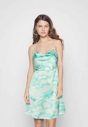 Pieces Petite PCKERRA STRAP SHORT DRESS - Robe de jour - blue atoll/graphic