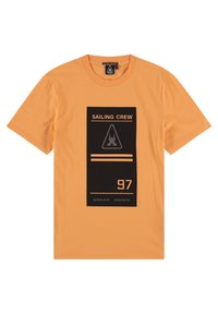 Oranžové bavlněné tričko s krátkým rukávem a kulatým výstřihem, s černým obdélníkovým grafickým motivem s nápisem "SAILING CREW" a souřadnicemi.