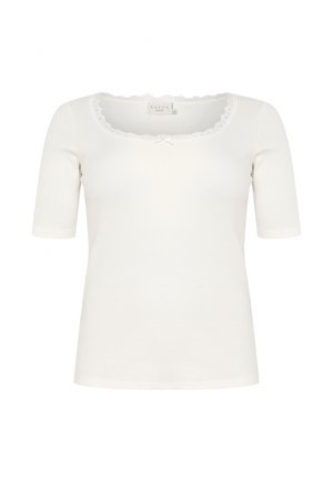 Camiseta blanca de manga corta con un escote de encaje con forma de ondas y un pequeño lazo en el centro; confeccionada en una tela suave y elástica.