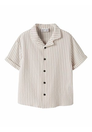 Beige-wit gestreept shirt met korte mouwen, een campkraag en vijf zwarte knopen aan de voorkant.