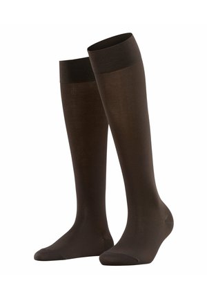 Bruine kniehoge compressiesokken met een gladde textuur, ribbelrand en verstevigde teen. De stof biedt rek en een nauwsluitende pasvorm.