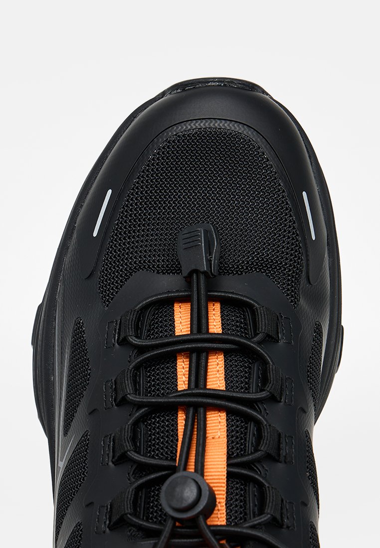Sneaker low