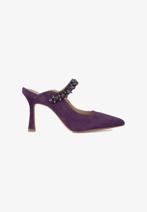 Lila Wildleder Slingback-High Heels mit einer spitzen Zehenform und einem verzierten Riemen mit dekorativen Akzenten. Design mit Stiletto-Absatz.
