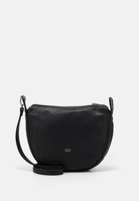 Černá kožená crossbody taška, kulatý tvar, hladký povrch, disponuje zipovým uzávěrem, nastavitelným popruhem a malým embosovaným logem.