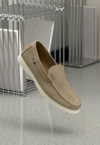 Thumbnail Image 2