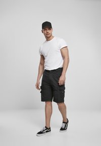 Brandit Šorti - black