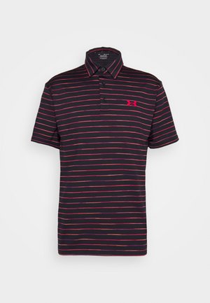 Schwarzes kurzärmeliges Poloshirt mit dünnen roten horizontalen Streifen und einem roten Under Armour-Logo auf der linken Brust.