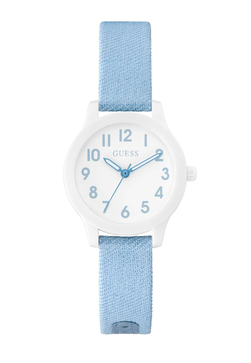 Reloj blanco con una esfera redonda, agujas de hora y minuto azules, y correa de tela azul claro. Los números grandes del 1 al 12 están mostrados en la esfera.