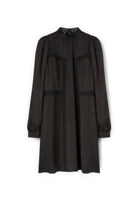 Schwarzes langärmliges Kleid mit hohem Kragen, strukturiertem Stoff, gestickten Akzenten und Puffärmeln, mit Taschen auf jeder Seite.
