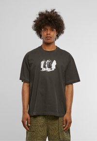 Market CALL MY DEALER - Triko s potiskem - washed black