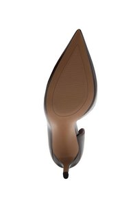 Zapato de tacón alto marrón con punta afilada y parte superior de cuero liso. La suela es de color marrón claro, con un patrón de agarre de goma texturizada.