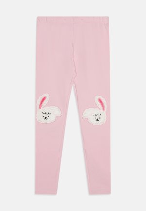 Leggings rosa realizzati in tessuto elasticizzato, con applicazioni di coniglietti bianchi e morbidi sulle ginocchia, arricchite da dettagli ricamati in rosa.