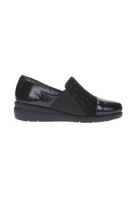 Chaussures noires à enfiler avec une finition en vernis texturé, présentant un bout lisse, des panneaux latéraux élastiques et une semelle à faible talon.
