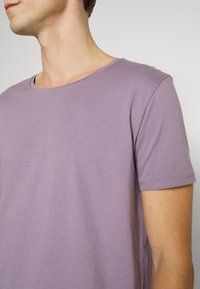 Lee SHAPED TEE - T-shirt básica - washed purple