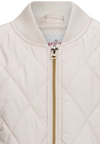 Gepolsterte cremefarbene Bomberjacke mit geripptem Kragen und goldenem Reißverschluss, die ein strukturiertes Design und eine glatte Textur aufweist.