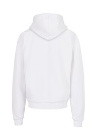 Witte hoodie van een zachte, textuurachtige stof. Heeft een capuchon, lange mouwen en een cropped pasvorm. Geen zichtbare logo's of patronen.