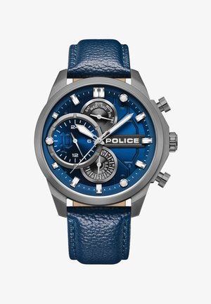 Armbanduhr mit blauem Lederarmband und Gehäuse aus Edelstahl. Das Zifferblatt hat einen blauen Hintergrund, silberne Akzente, drei Teilzifferblätter und auffällige Stundenmarkierungen.