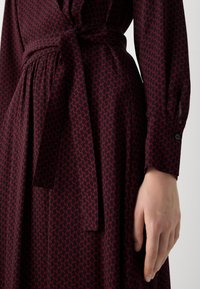 Marc O'Polo DRESS WRAP STYLE FEMININE SHAPE - Dnevna haljina - red black